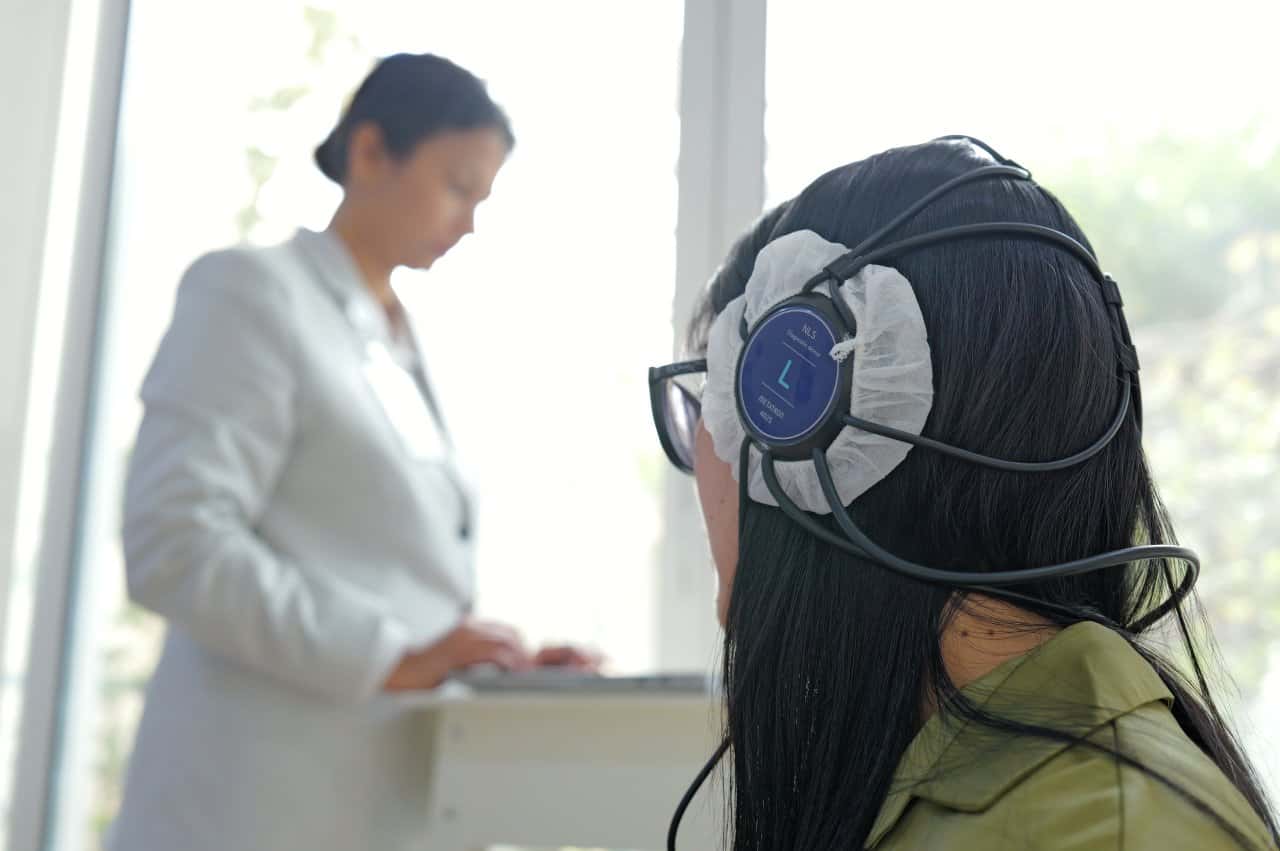 Diagnostic Nls Screen Data Analysis Head Mounted Device Patient Practitioner - integrative healthcare treatment at Healers Clinic Dubai